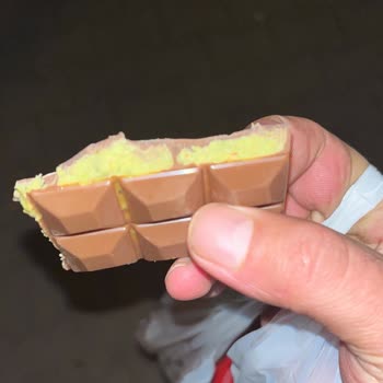 Bolçi Çikolatasının İçinden Çıkan Yabancı Cisim