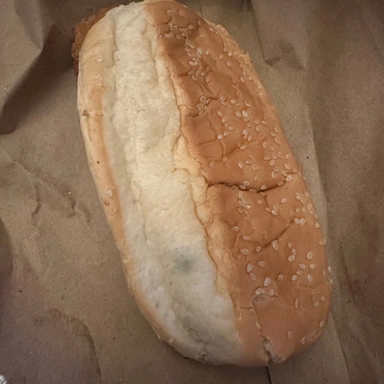 Küflü Ekmek Ve İlgisiz Hizmet