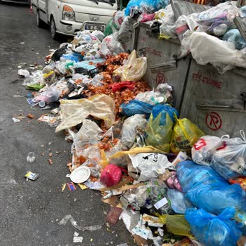 İzmir Büyükşehir Belediyesi Buca Göksu'da Çöp Sorunu Çözülmüyor