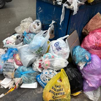 İzmir Büyükşehir Belediyesi Buca Göksu'da Çöp Sorunu Çözülmüyor