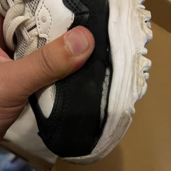 Skechers Ayakkabıda Garanti Süresi Dolmadan Çözülmeyen Sorun