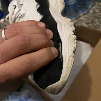 Skechers Ayakkabıda Garanti Süresi Dolmadan Çözülmeyen Sorun