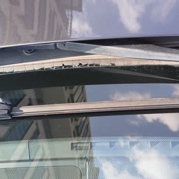 BMW 5.20 D Model Araçta Beklenmedik Parça Çatlakları