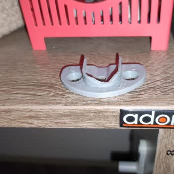Adore Ayakkabılıkta Kırılan Plastik Parçalar Ve Vida Sorunu