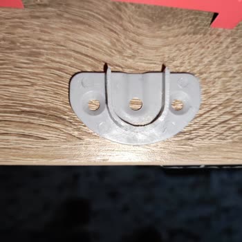 Adore Ayakkabılıkta Kırılan Plastik Parçalar Ve Vida Sorunu