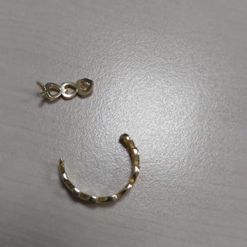 Kırılan Yüzük Ve Satıcı İlgisizliği
