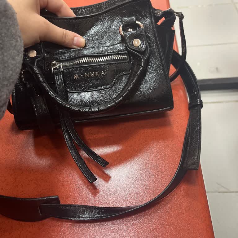 Manuka Çantanın Harfi Eksikliği Şaşkınlık Yaratıyor