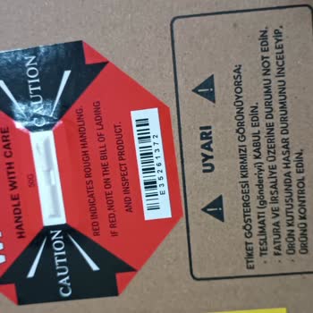 Kırık Ekranlı Televizyon Ve İlgisiz Müşteri Hizmetleri