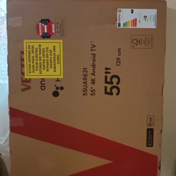 Kırık Ekranlı Televizyon Ve İlgisiz Müşteri Hizmetleri