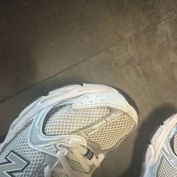 Mis New Balance 530 causan olor y se están rompiendo