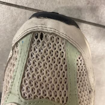 New Balance 530 zapatos con deformación de malla, negada la garantía dos veces