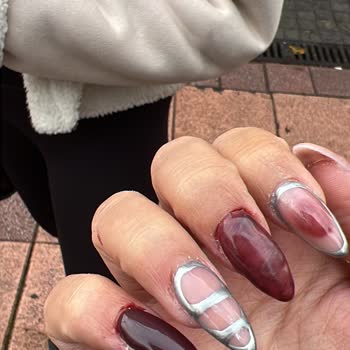 Kötü Manikür Deneyimi: Tırnaklarıma Zarar Verildi