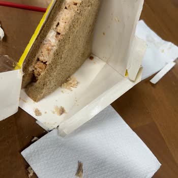 Dardanel Ürünü İçinde Tavuk Tırnağı Ve Kemik Şoku