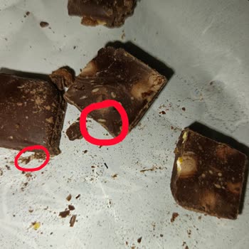 Çikolatada Kurtçuk Şoku: Oğlumun Sağlığı Tehlikede