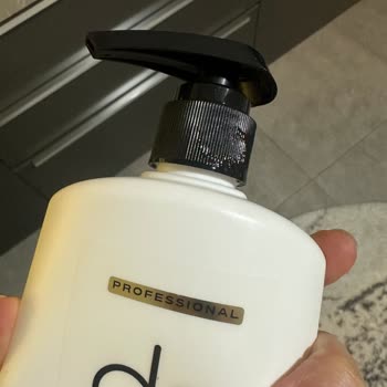 Dökülen Şampuan Ve İletişim Sorunu