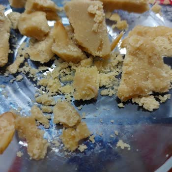 Marketten Alınan Helvada Beklenmedik Sürpriz