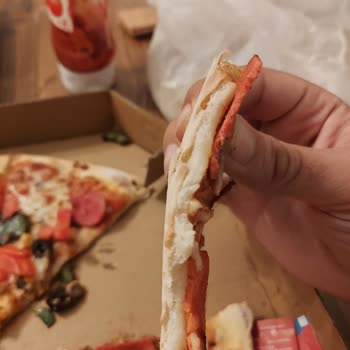 Domino's Pizza'da Eksik Malzeme Ve Çiğ Hamur Sorunu