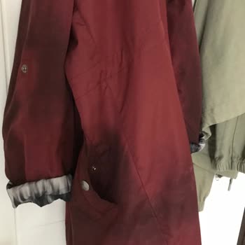 Yağmurluk Montta Beklenmedik Su Lekeleri