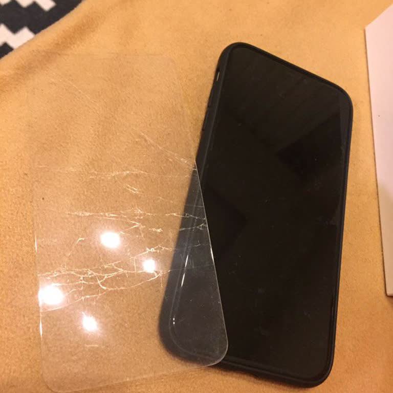 İPhone Zorlu Center'da Kırılan Ekran Koruyucu Ve Kötü Hizmet Deneyimi