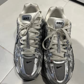 Nike Ayakkabıda Erken Kumaş Aşınması Sorunu