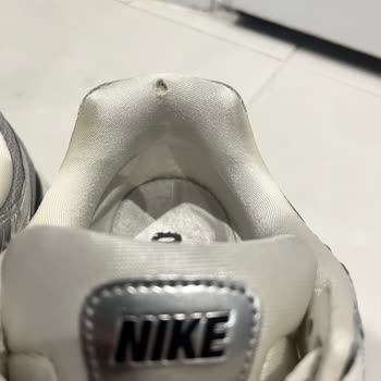 Nike Ayakkabıda Erken Kumaş Aşınması Sorunu