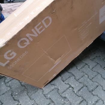 Yırtık Kutu İle Gelen Televizyon Ve Ekstra Ücret Talebi