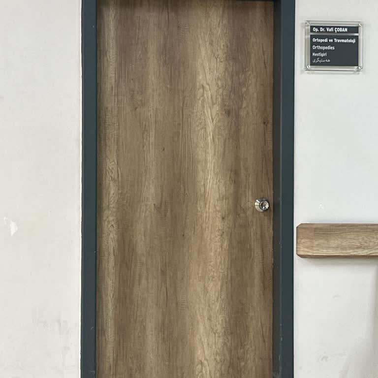 Saatlerce Bekletildik, İlgi Ve Alaka Sıfır!