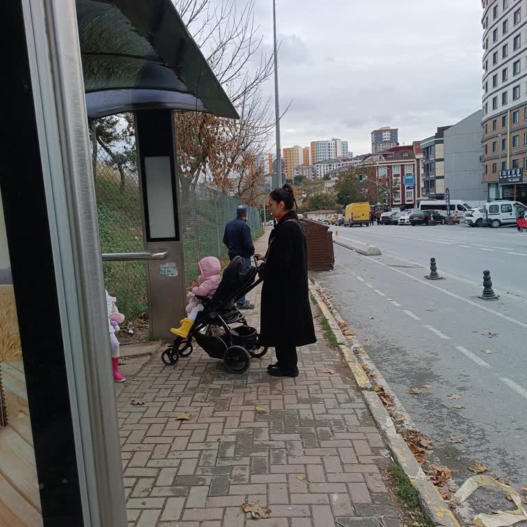 TM15 Hattında Bekletilen Yolcular