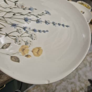 Kırık Tabaklar Ve Cevapsız İletişim