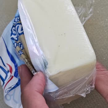 İçim Kaşar Peynirinde Küf Ve Renklenme Şoku