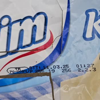 İçim Kaşar Peynirinde Küf Ve Renklenme Şoku