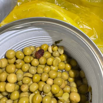 Böcekli Bezelye Konservesi Sağlığımızı Tehdit Ediyor