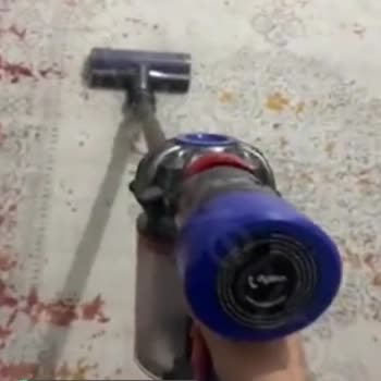 Dyson V8 Kendi Kendine Duruyor