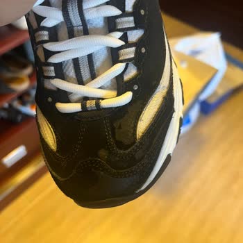 Online Lostra Firmasında Ayakkabı Deformasyonu Ve İletişim Eksikliği