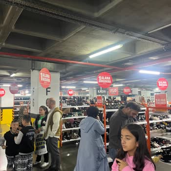 FLO Mağazasında Yanıltıcı Fiyatlandırma Ve İlgisizlik