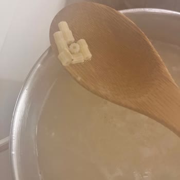 Filiz Makarna'da Kurt Şoku: Son Kullanma Tarihi Geçmemiş Üründe Beklenmedik Sürpriz