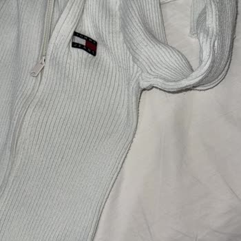 Tommy Hırka Deformasyonu Ve İlgisiz Hizmet