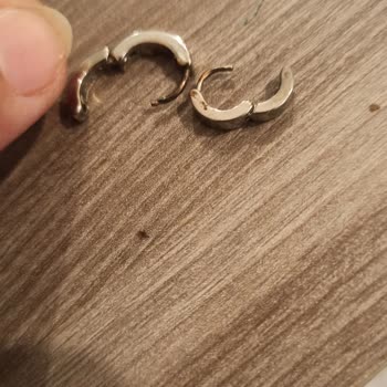 Uzak Işıklar Mağazasından Alınan Küpeler Sağlık Sorunlarına Yol Açtı