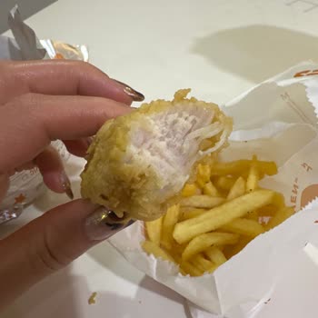 Popeyes'tan Gelen Siparişte Çiğ Tavuk Ve Bayat Patates Sorunu