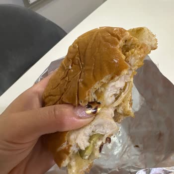 Popeyes'tan Gelen Siparişte Çiğ Tavuk Ve Bayat Patates Sorunu