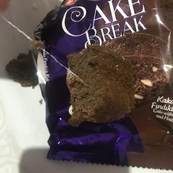 A101'den Alınan Kekin İçinden Plastik İp Çıktı!