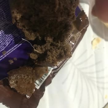 A101'den Alınan Kekin İçinden Plastik İp Çıktı!