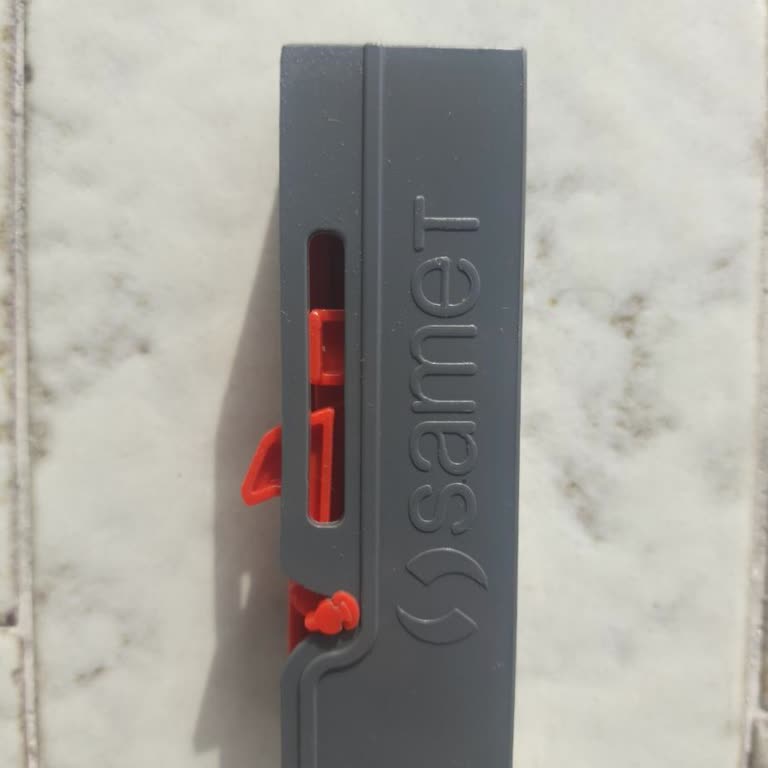 Tepe Mobilya Vitrin Çekmeceleri Sürekli Açık Kalıyor