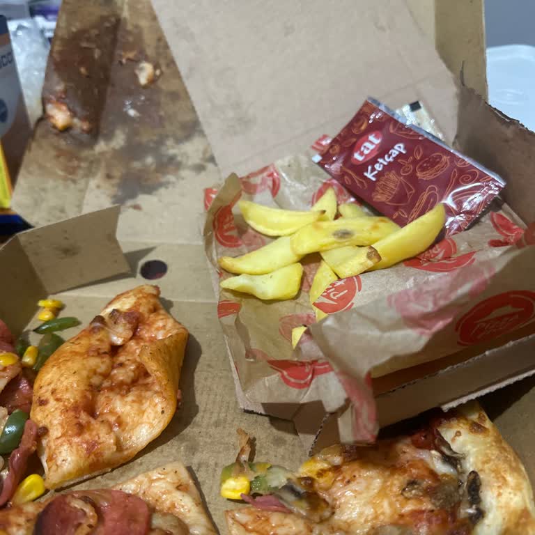 Pizza Siparişi Fiyaskosu: Çiğ Patates Ve Düşen Paket