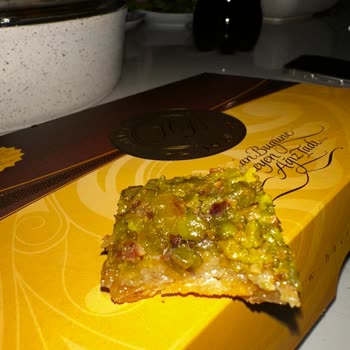 Baklavada Kıl Şoku: Hacıbaba Oran Şubesi'nde Hijyen Sorunu