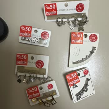 Çelik Diye Aldığım Küpeler Renk Attı