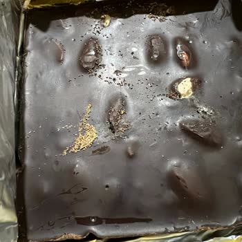 Taze Tarihli Çikolata Kurtlandı!