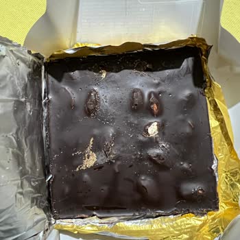 Taze Tarihli Çikolata Kurtlandı!