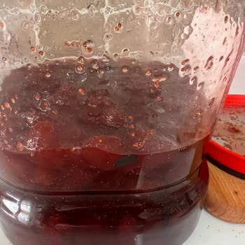 Aro Çilek Reçelinde Plastik Parçalar Şoku