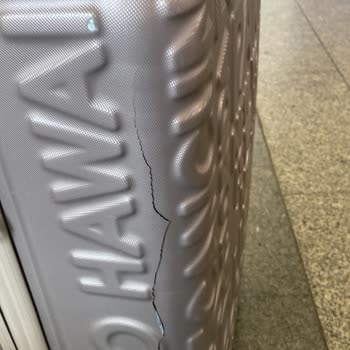 Bavulum Kırıldı, Kimse Yardımcı Olmadı